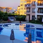 Beige-a-view, F2 - Sea Dreams,